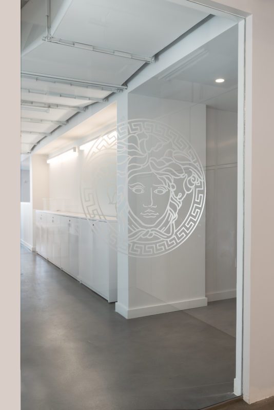 Hybrid office layout with open desking and glass-enclosed meeting rooms. Source: Blueberry Builders